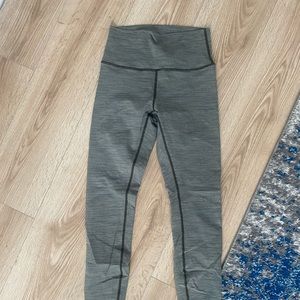 In excellent like new condition, Lululemon space dye leggings, size 6